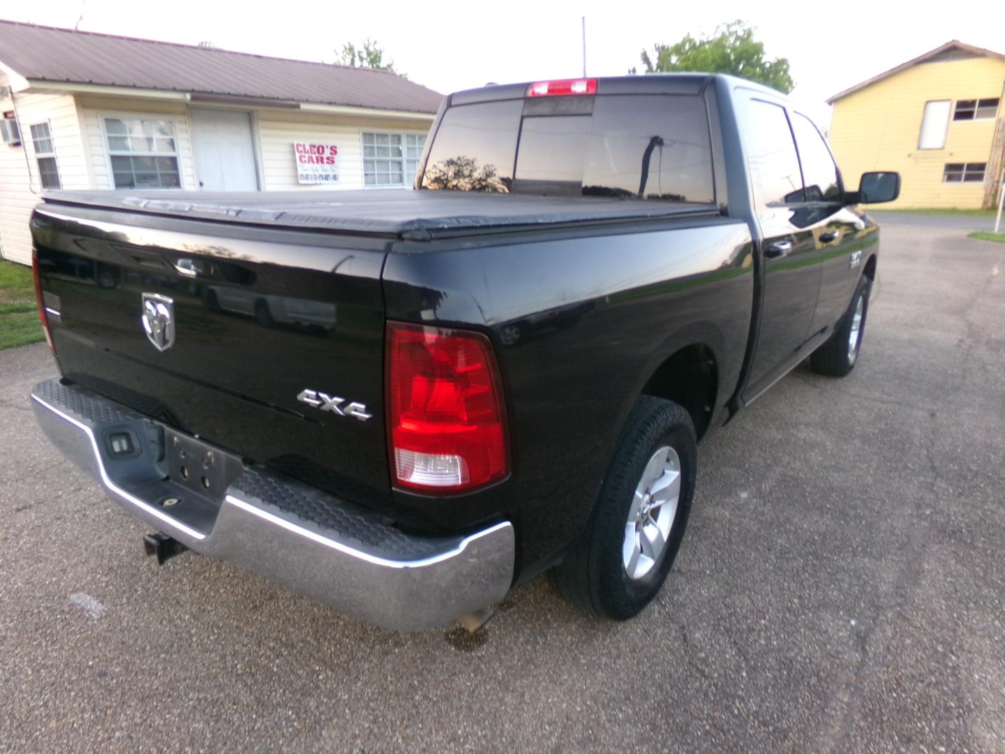 2013 Black /Gray RAM 1500 SLT (1C6RR7LG6DS) with an 3.6L engine, 6-speed automatic transmission, located at 401 First NE, Bearden, AR, 71720, (870) 687-3414, 33.726528, -92.611519 - Photo#24